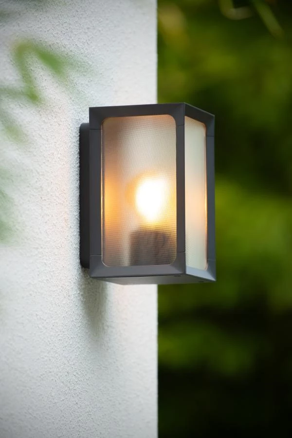 Lucide CAGE - Wandlamp Buiten - LED - 1xE27 - IP44 - Antraciet - sfeer 1